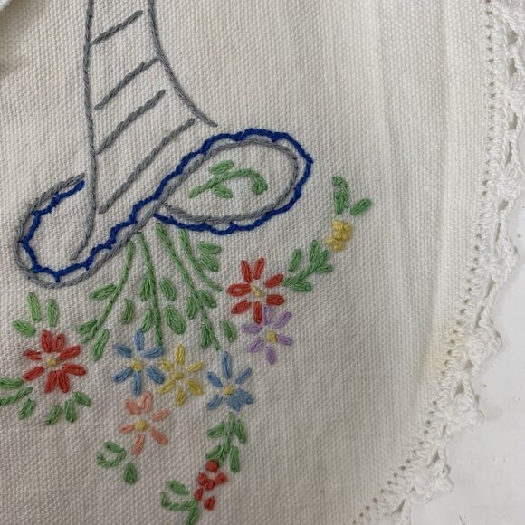 Vintage Armchair Doilies Hand Embroidered Linens Armrest Covers - Picture 4 of 4